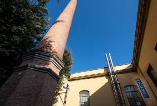 Sede del PIN - Polo Universitario Città di Prato, dettaglio ciminiera
